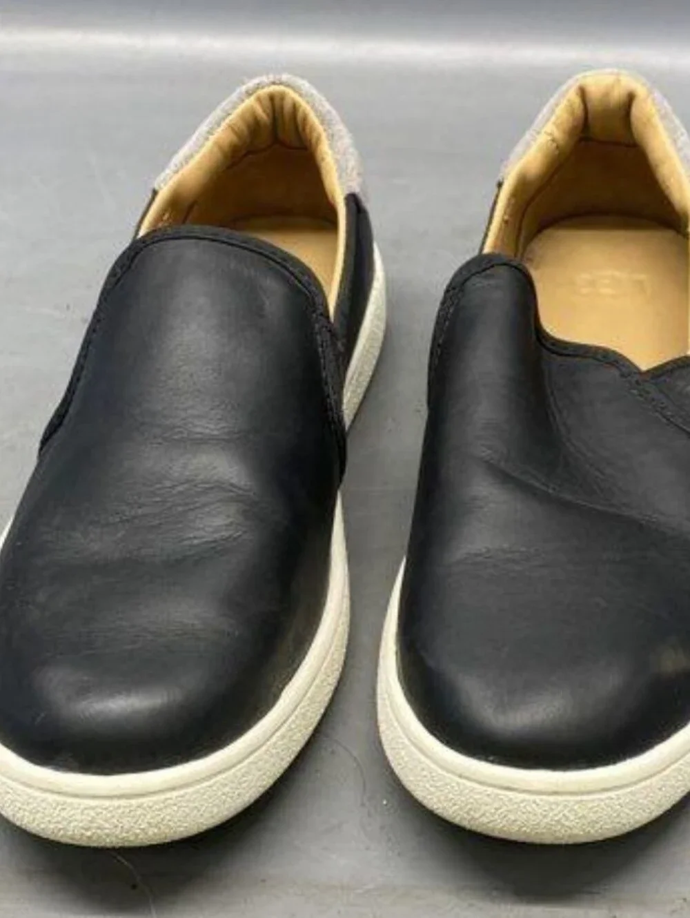 UGG Women's Black Cas Slip-on Sneakers Size 9.5 Like New MRSP $100
